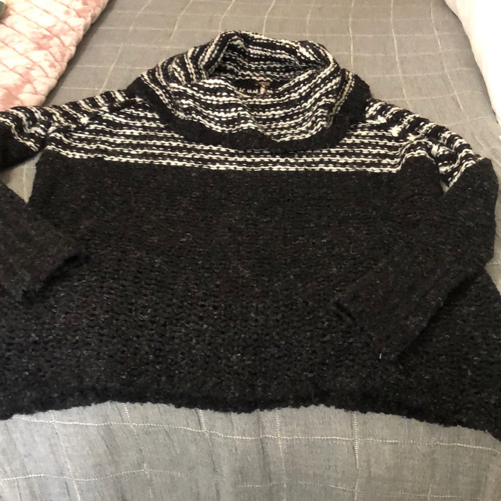 Final price🙏🏻Free people crochet cowl neck sweater